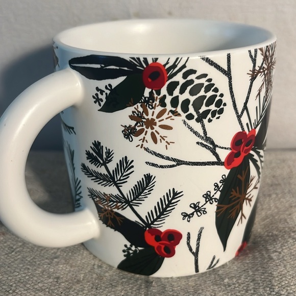 Starbucks Pinecone and Holly Mug,Stunning and Collectible From 2021. 12 ounces - Picture 4 of 9